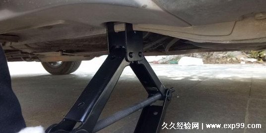 千斤顶怎么用4步图解千斤顶使用方法