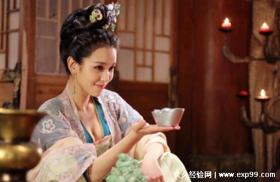 晚年守寡的5个属相，鼠/马/蛇/猴/羊(性格问题导致容易守寡)