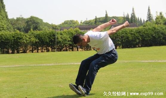 学生三天瘦成筷子腿的方法，教你一个动作快速拥有纤细大长腿